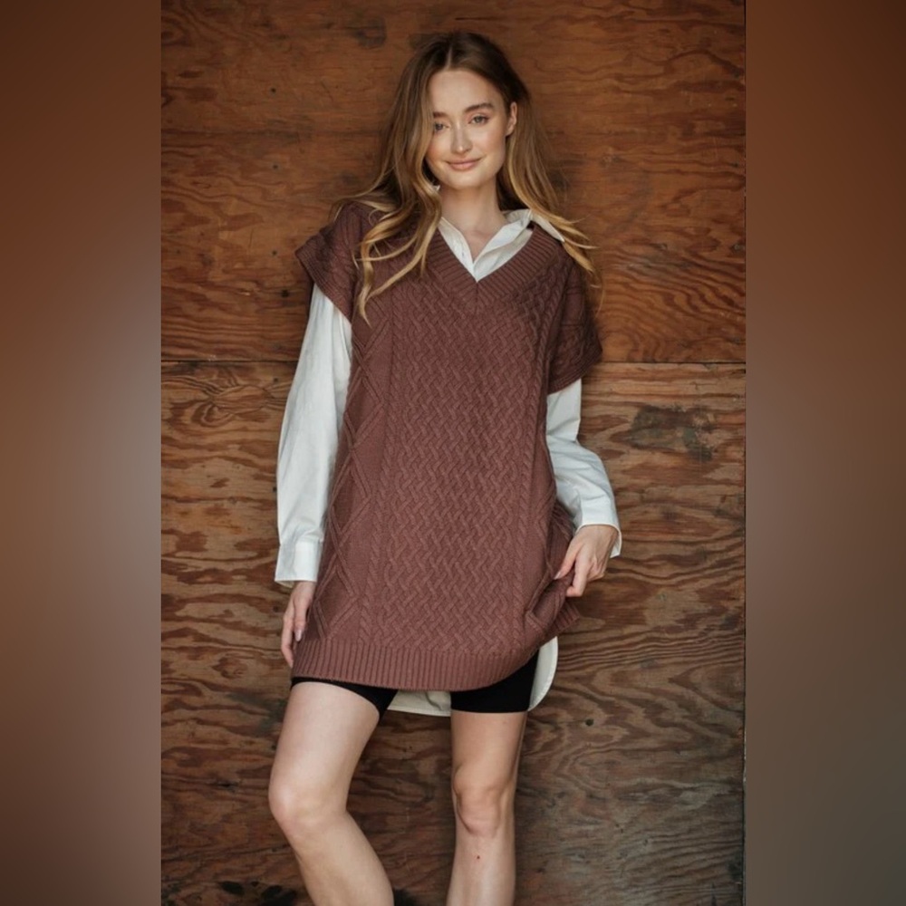 NWT Aaron & Amber - Cable Knit V-Neck Tunic Sweater - Brown